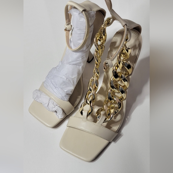 Topshop Chain Detail Sandals in ecru - Picture 2 of 7